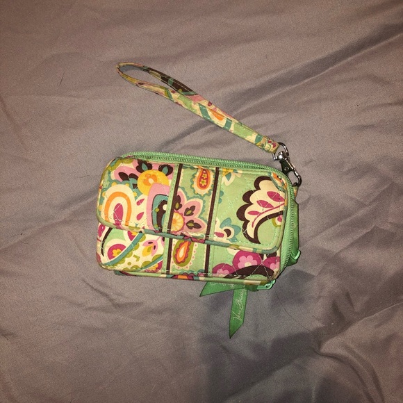 3/$20 Vera Bradley wristlet - Picture 1 of 5